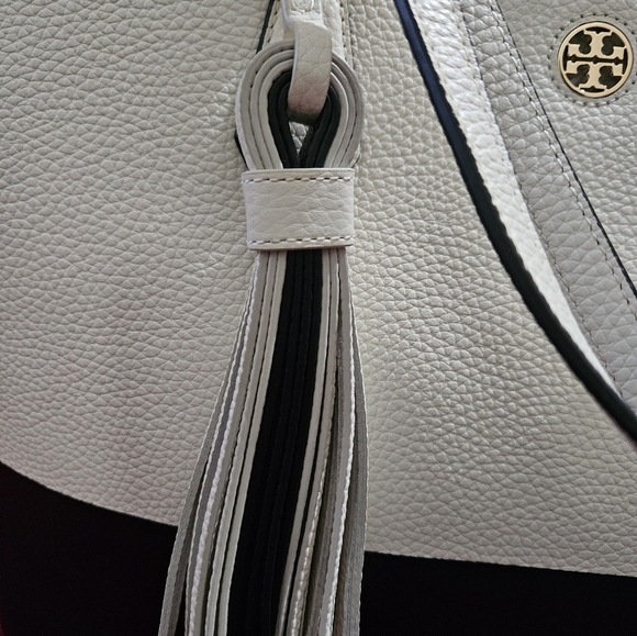 Tory Burch Perry Two-Tone Black and White Large Leather Tote with Tassel - Picture 13 of 16
